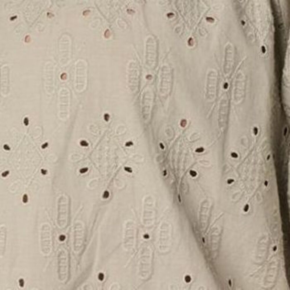 Gloria Vanderbilt Women's Top Sz M 100% Cotton Eyelet Sandalwood A689564 - Picture 2 of 4